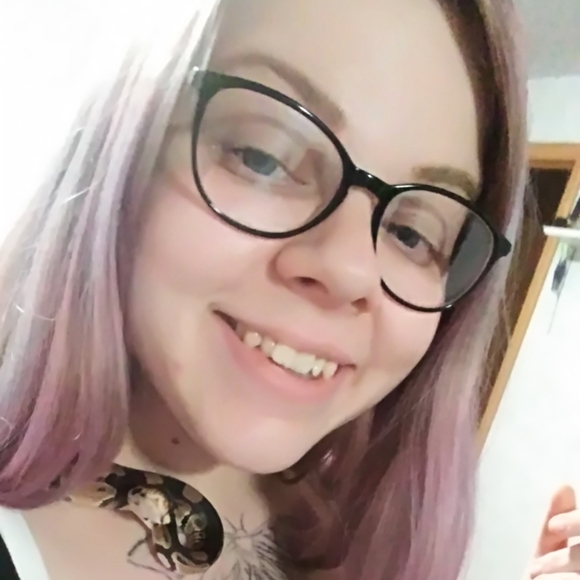 Meet your Posher, Vi - Picture 2 of 2